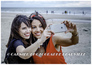 selfie sur la plage à Deauville