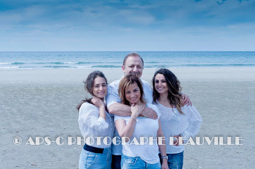 famille sur la plage à Deauville