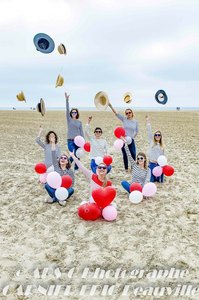 Chapeau les filles PLAGE DE DEAUVILLE