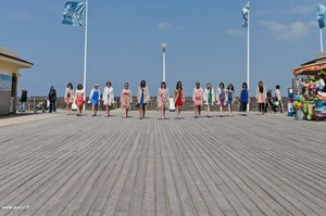 james bond girls sur les planches de deauville