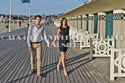 fiancés sur les planches de Deauville