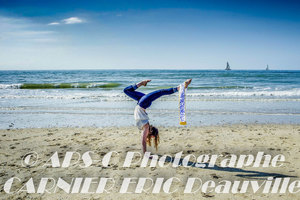 acrobatie sur la plage