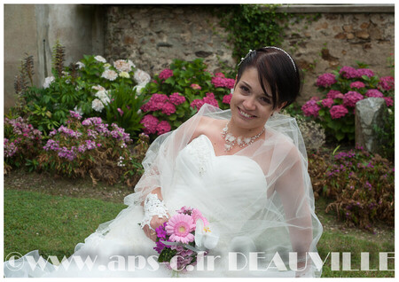 photo MARIAGE mari&eacute;e tout sourire