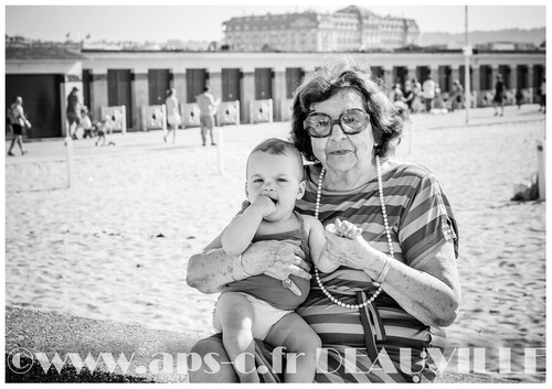 photo de Gd-Mère et petit Fils