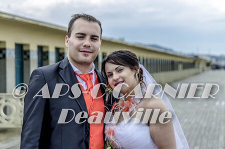 Mariage photo de couple sur les planches &agrave; Deauville